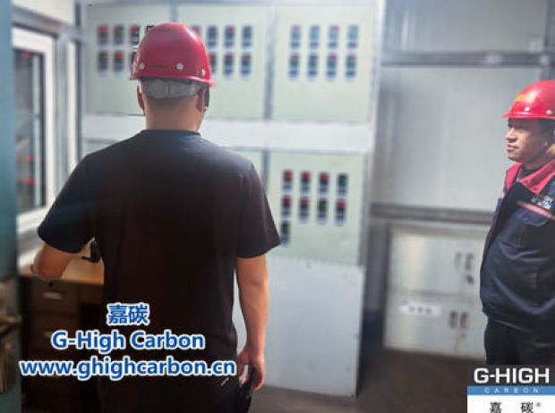 現(xiàn)場(chǎng)負(fù)責(zé)人嚴(yán)謹(jǐn)把關(guān)，確保生產(chǎn)高效安全
