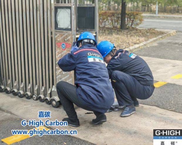 蹲姿里的檢修溫度，讓門崗設(shè)施“秒回狀態(tài)”